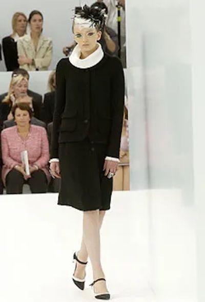 Chanel Fall 2004 Haute Couture Bouclé Ensemble - 2