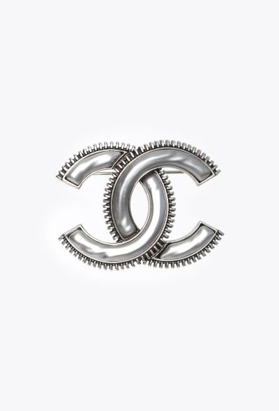 Chanel 2024 Fantasy 'CC' Brooch - 1