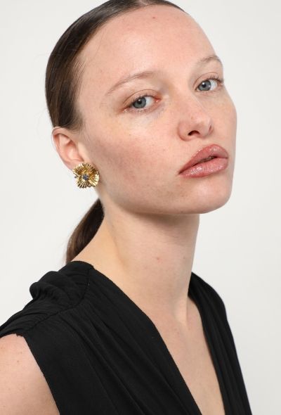 Vintage Fine Jewelry 18k Yellow Gold & Sapphire Flower Clip Earrings - 2