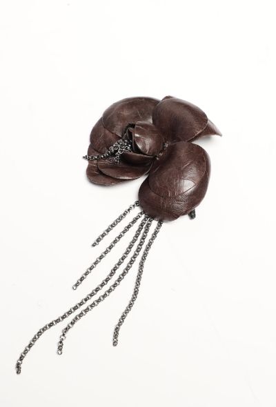 Chanel Leather Chainlink Camélia Brooch - 2