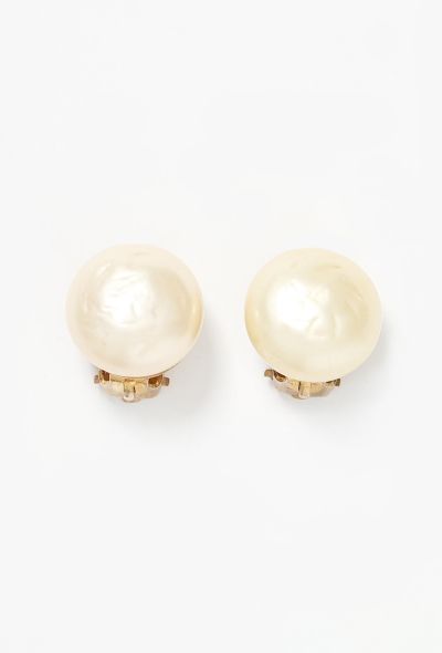 Chanel Rare 1960s Bourgeois Pearl Clip Earrings - 1