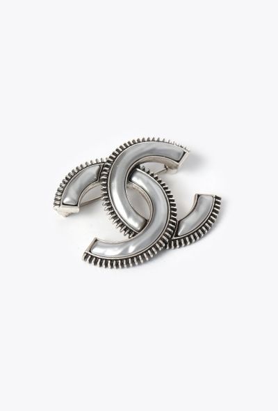 Chanel 2024 Fantasy 'CC' Brooch - 2