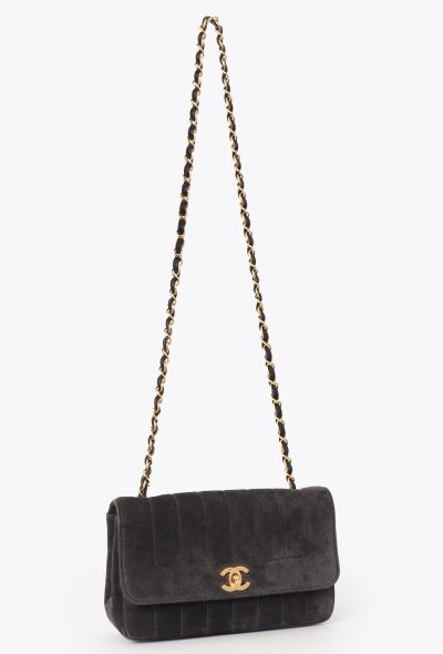 Chanel '90s Diana Suede Bag - 2