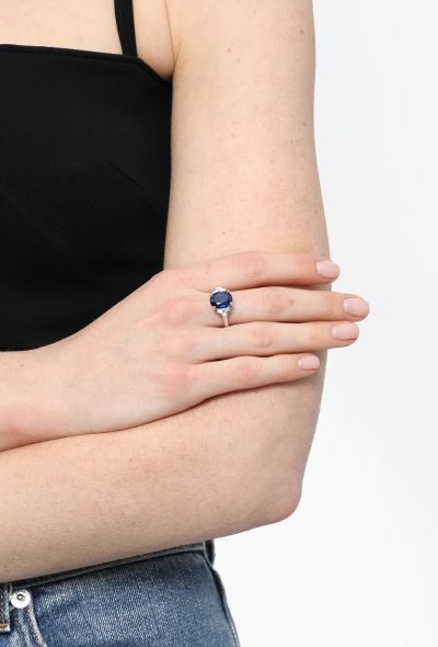 Vintage Fine Jewelry 18k White Gold, 4.4 Carats Sapphire & Diamond Ring - 2