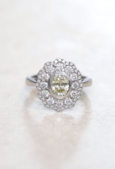 Vintage Fine Jewelry Stunning Floral 18k White Gold & Diamond Ring - 1