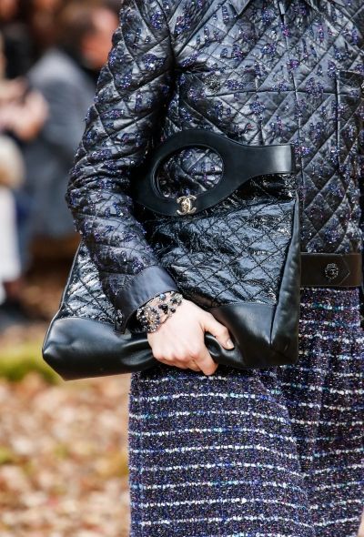 Chanel F/W 2018 31 Shopping Bag - 2
