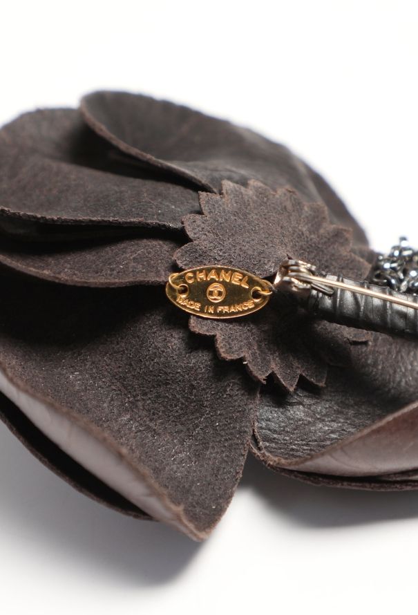 Chanel Leather Chainlink Camélia Brooch - 5