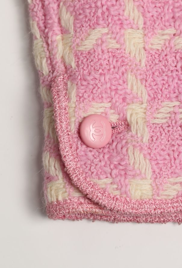 Chanel ICONIC S/S 1996 Pink Tweed Jacket seen on Margot Robbie - 13