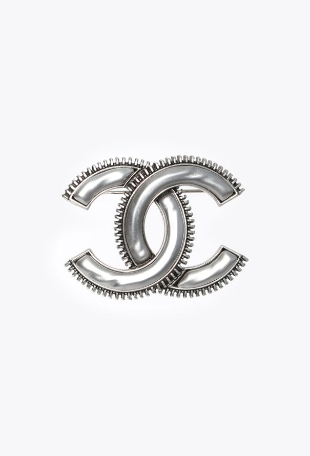 Chanel 2024 Fantasy 'CC' Brooch - 1