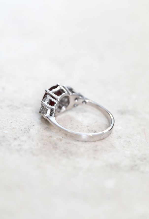 Vintage Fine Jewelry 18k Gold, 2 Carats Ruby & Diamond Ring - 4