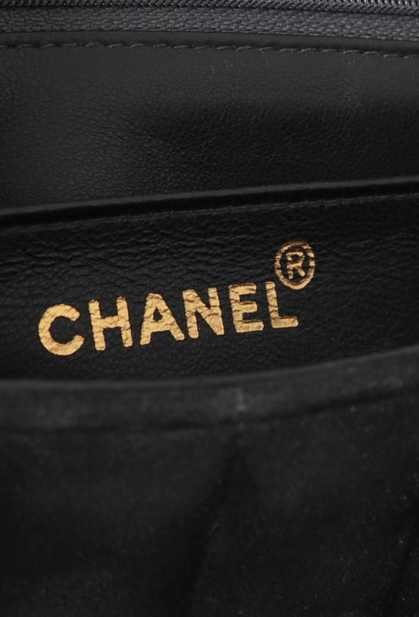 Chanel '90s Diana Suede Bag - 12