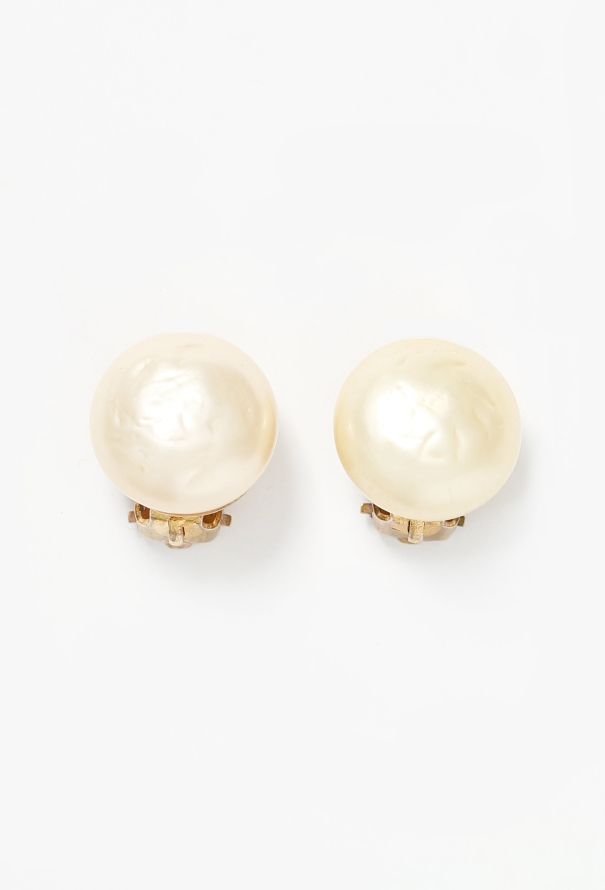 Chanel Rare 1960s Bourgeois Pearl Clip Earrings - 1