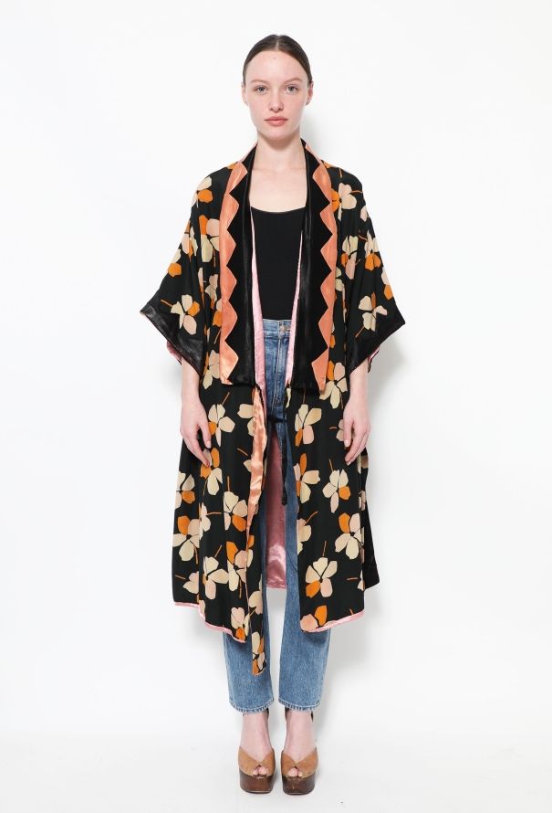 World Treasures Traditional Floral Silk Kimono - 2