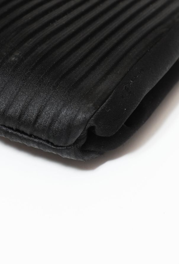 Exquisite Vintage Pleated Satin Minaudière - 6