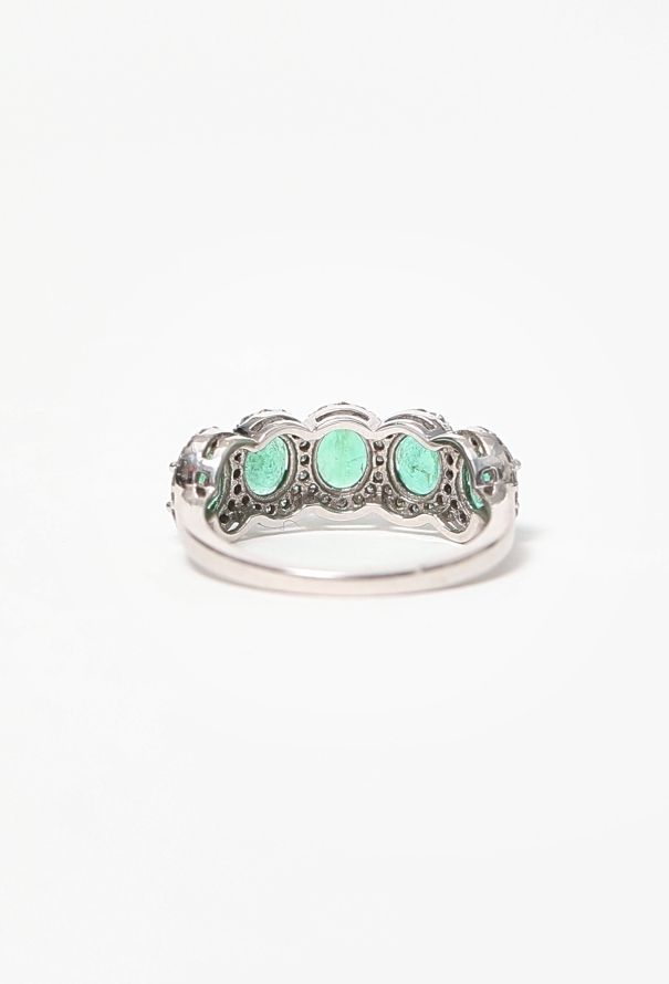 Modern Fine Jewelry Stunning 18k White Gold, Diamond & Emerald Ring - 5