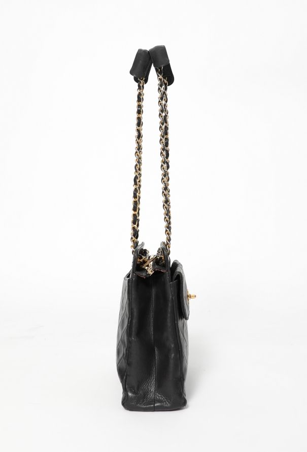 Chanel '90s Quilted Shoulder Bag - 4