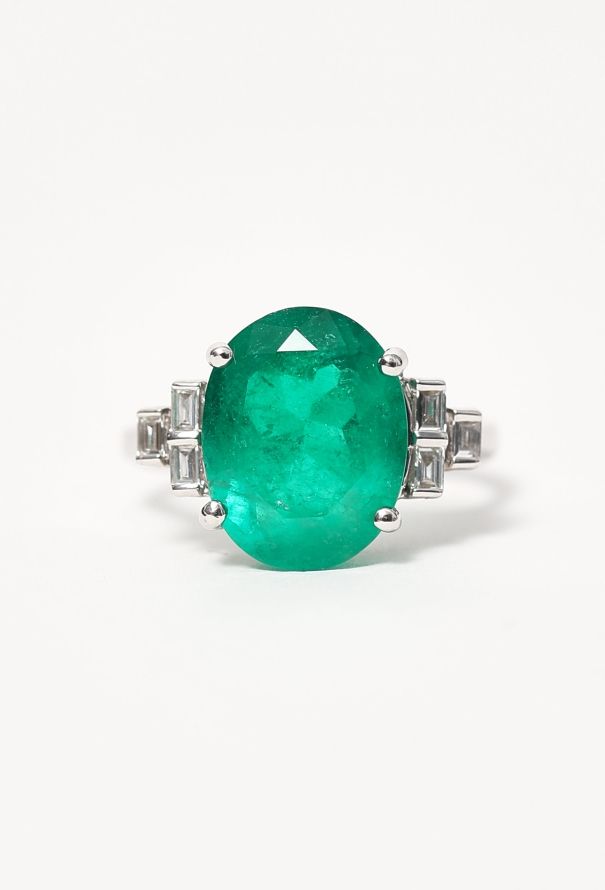 Vintage Fine Jewelry Stunning White Gold, 4.73 Carats Emerald & Diamond Ring - 1