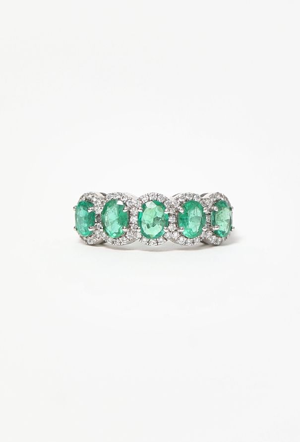 Modern Fine Jewelry Stunning 18k White Gold, Diamond & Emerald Ring - 1