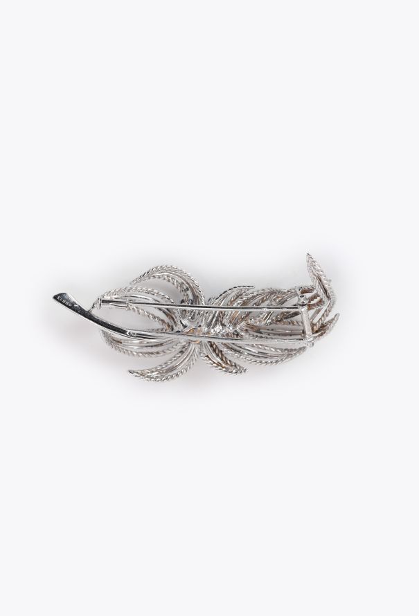 Boucheron 1950s 18k White Gold, Diamond & 1 Carat Sapphire Brooch - 3