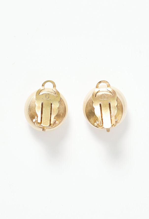 Chanel Rare 1960s Bourgeois Pearl Clip Earrings - 4