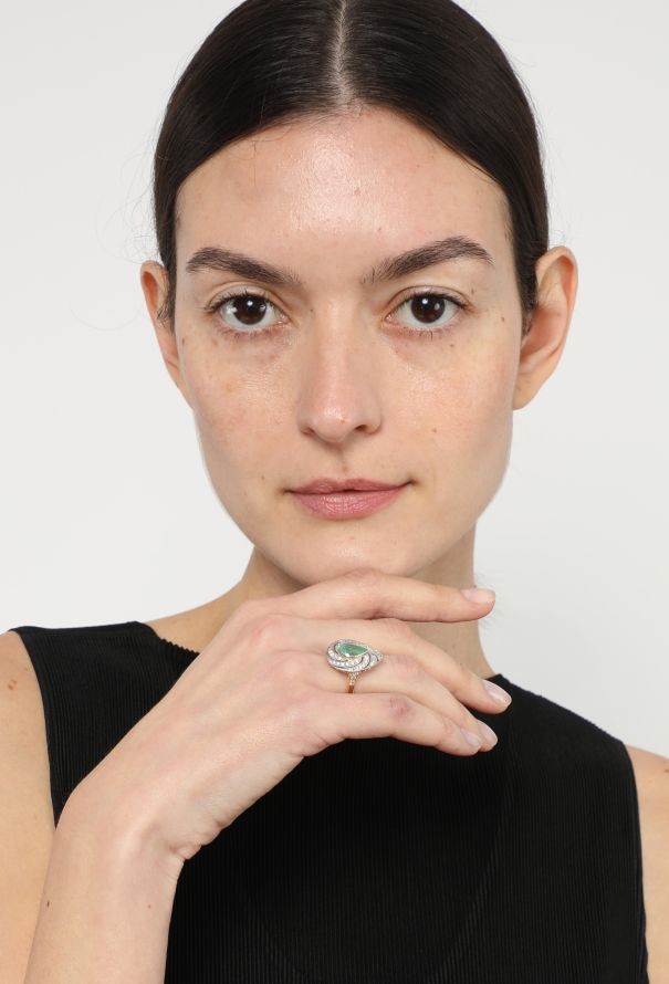 Vintage Fine Jewelry 18k Gold, Diamond & 1.90 Carats Emerald Ring - 2