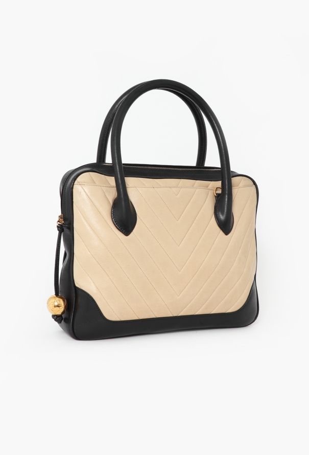 Chanel '90s Chevron Shoulder Bag - 3