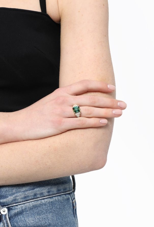 Vintage Fine Jewelry 18k Yellow Gold, Green Tourmaline & Diamond Ring - 2