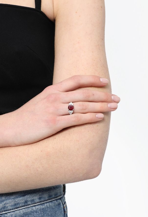 Vintage Fine Jewelry 18k Gold, 2 Carats Ruby & Diamond Ring - 2