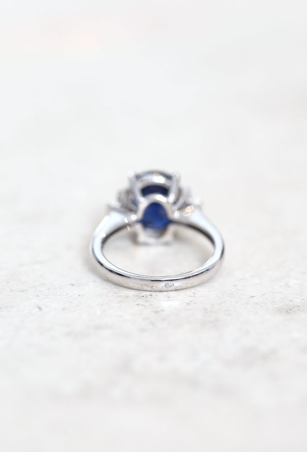 Vintage Fine Jewelry 18k White Gold, 4.4 Carats Sapphire & Diamond Ring - 5