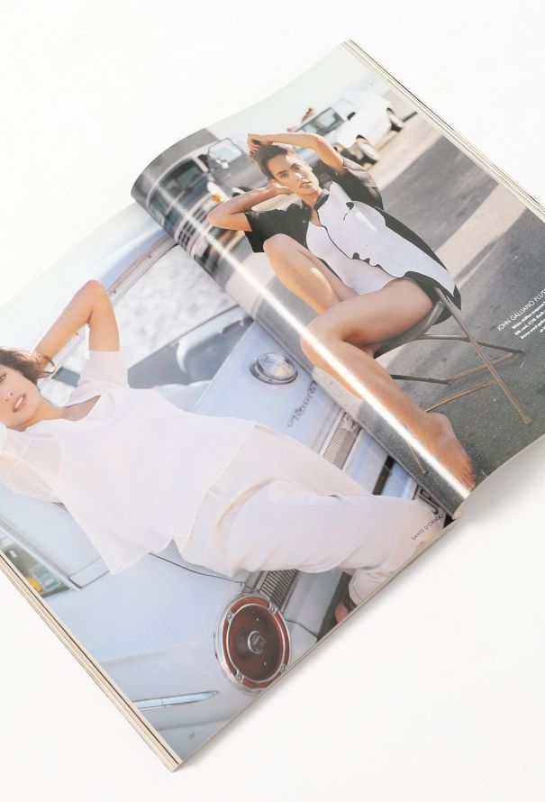 VOGUE UK March 1990 Peter Lindbergh Cover Issue - 4