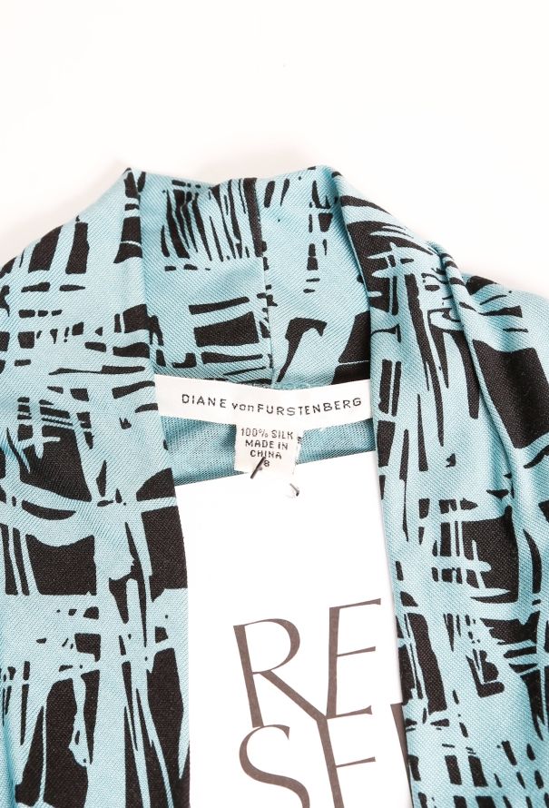 Diane Von Furstenberg Graphic Silk Wrap Dress - 4