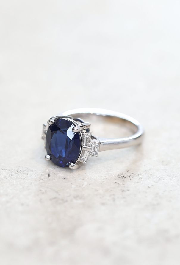 Vintage Fine Jewelry 18k White Gold, 4.4 Carats Sapphire & Diamond Ring - 3