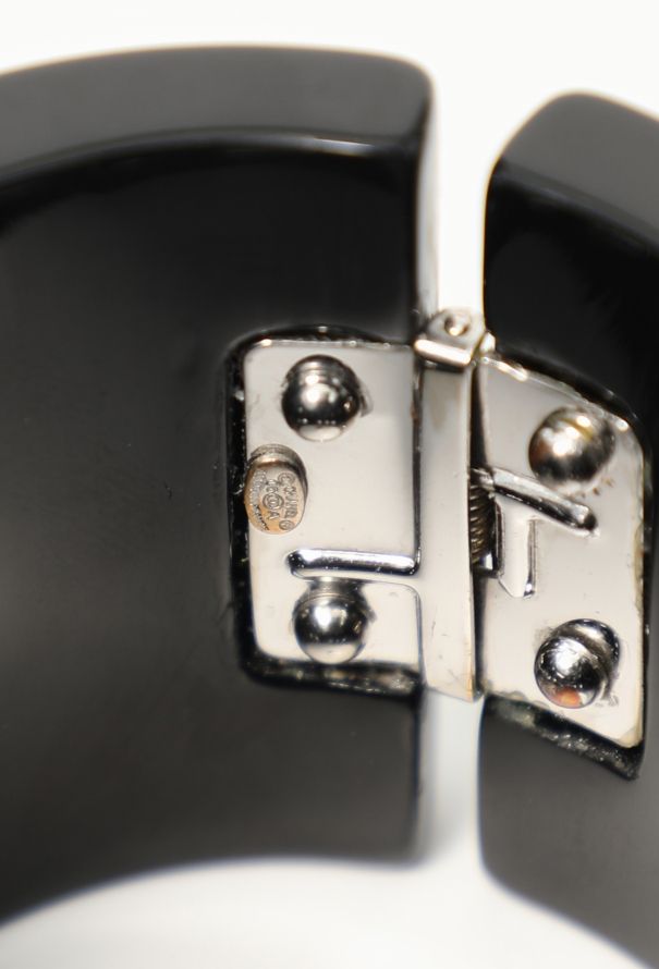 Chanel 2005 Lacquered Cut-out 'CC' Cuff - 7