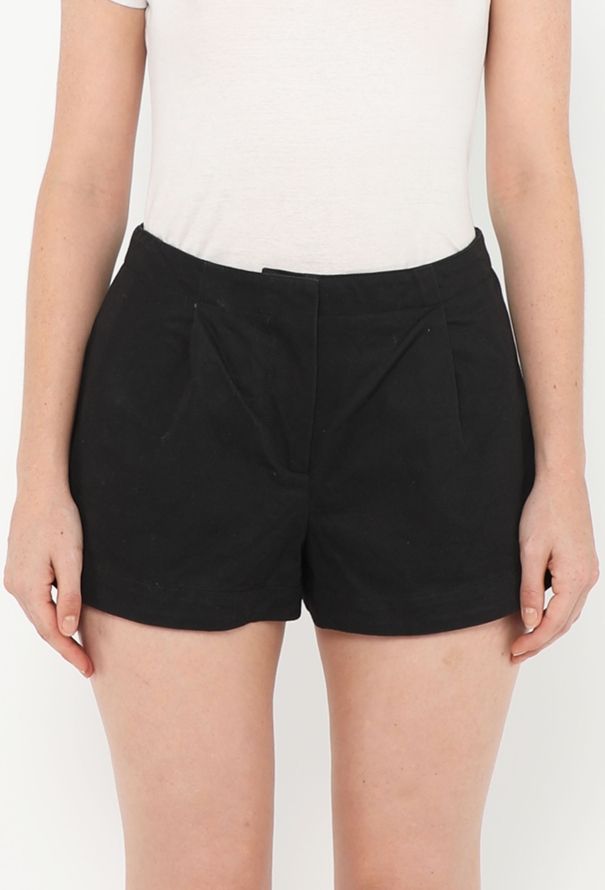 Loewe 2022 Pleated Gabardine Shorts - 2