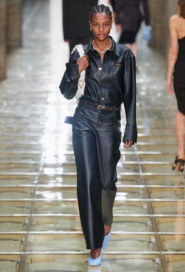 Bottega Veneta S/S 2020 Metallic Crunched Pumps - 2