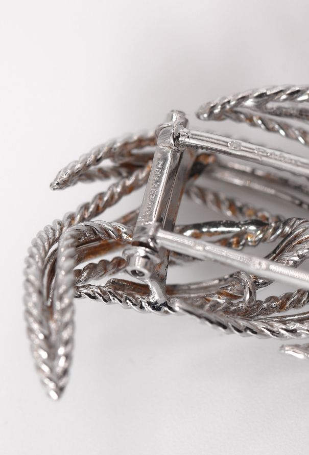 Boucheron 1950s 18k White Gold, Diamond & 1 Carat Sapphire Brooch - 4