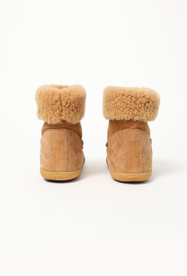 Chanel 2022 Shearling Chainlink 'CC' Boots - 5