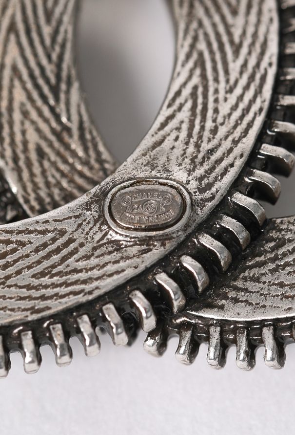 Chanel 2024 Fantasy 'CC' Brooch - 4