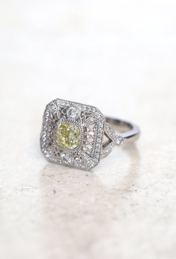 Vintage Fine Jewelry Elegant Platinum & Yellow 1.07 Carats Diamond Ring - 1