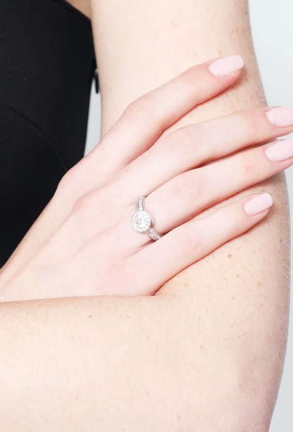 Vintage Fine Jewelry Contemporary 18k White Gold and Diamond Ring - 2