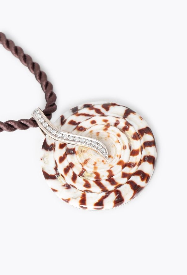 Modern Fine Jewelry Neuhaus 18k White Gold, Diamond & Shell Necklace - 3