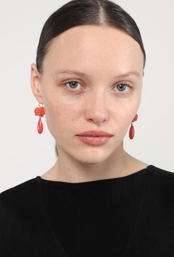 Vintage Fine Jewelry 18k Yellow Gold & Coral Angel Earrings - 4