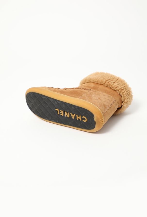 Chanel 2022 Shearling Chainlink 'CC' Boots - 6
