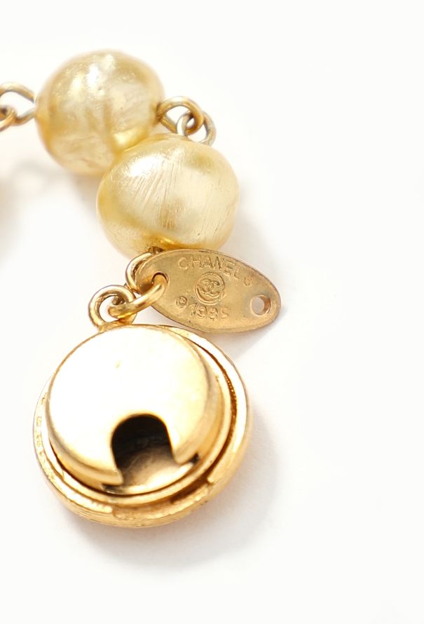 Chanel 1985 Pearl Embossed Charm Sautoir - 7