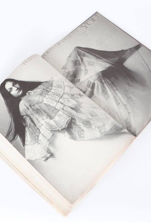 VOGUE UK 1970 David Bailey Summer Set - 4