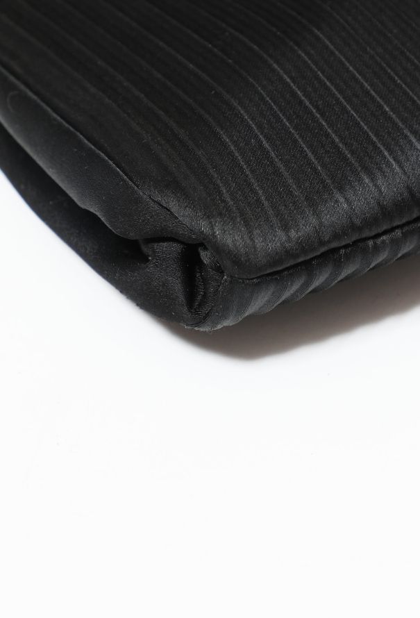 Exquisite Vintage Pleated Satin Minaudière - 9