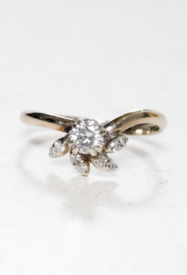 Vintage Fine Jewelry 18k White Gold and Diamond Flower Ring - 4