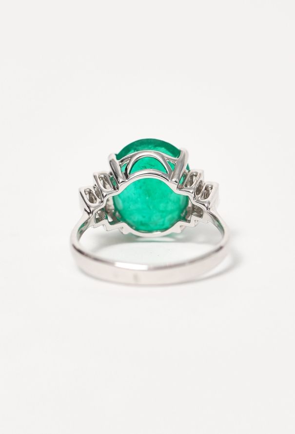 Vintage Fine Jewelry Stunning White Gold, 4.73 Carats Emerald & Diamond Ring - 5