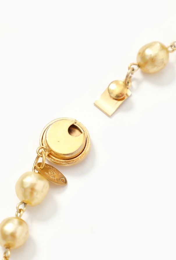 Chanel 1985 Pearl Embossed Charm Sautoir - 6