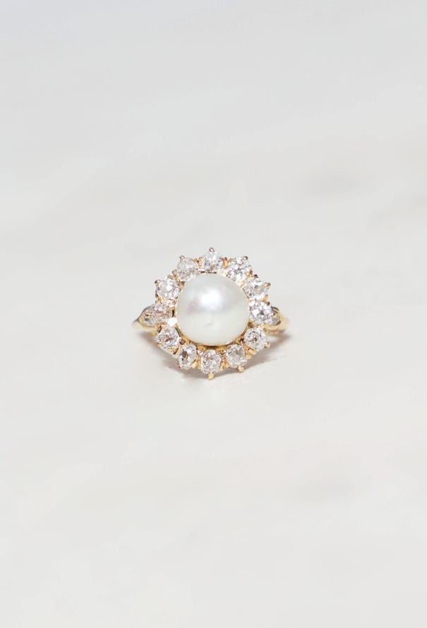Vintage Fine Jewelry Antique 18k Gold, Fine Pearl & Diamond Daisy Ring - 2